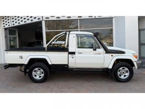 Toyota Land Cruiser 79 4.5D-4D LX V8 single cab - Image 3