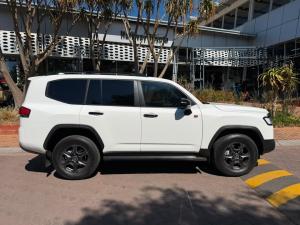 Toyota Land Cruiser 300 3.3D GR-Sport - Image 3
