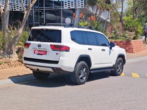 Toyota Land Cruiser 300 3.3D GR-Sport - Image 2