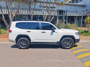 Toyota Land Cruiser 300 3.3D GR-Sport - Image 3