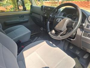 Toyota Land Cruiser 79 4.5D-4D LX V8 single cab - Image 7