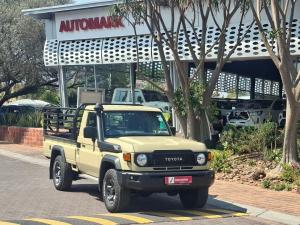 Toyota Land Cruiser 79 4.5D-4D LX V8 single cab - Image 1