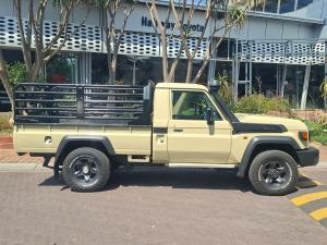 Toyota Land Cruiser 79 4.5D-4D LX V8 single cab - Image 3