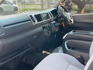 Toyota Hiace 2.5D-4D bus 14-seater GL - Image 7