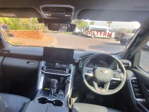 Toyota Land Cruiser 300 3.3D GR-Sport - Image 6