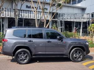 Toyota Land Cruiser 300 3.3D GR-Sport - Image 3
