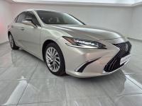 Thumbnail Lexus ES 300h SE