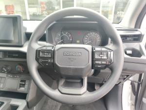 Toyota Hilux 2.8GD-6 double cab SRX 4x4 - Image 8