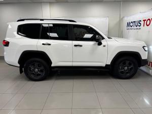 Toyota Land Cruiser 300 3.3D GR-Sport - Image 3