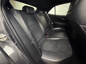 Toyota Corolla hatch 1.8 HEV XR - Image 15