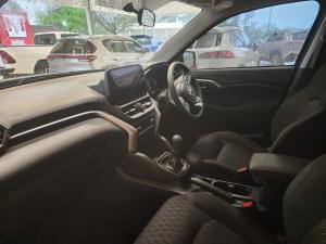 Toyota Urban Cruiser 1.5 XR manual - Image 7