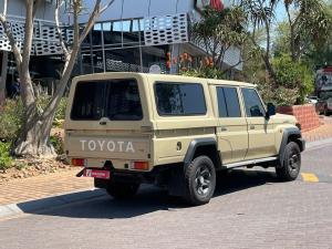 Toyota Land Cruiser 79 2.8GD-6 double cab auto - Image 2