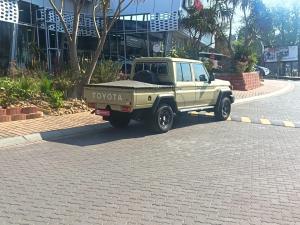 Toyota Land Cruiser 79 2.8GD-6 double cab auto - Image 2