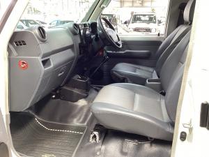 Toyota Land Cruiser 79 4.0 V6 single cab - Image 7