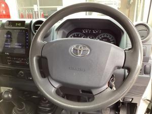 Toyota Land Cruiser 79 4.0 V6 single cab - Image 8