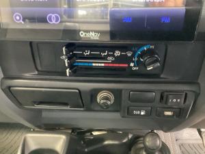 Toyota Land Cruiser 79 4.0 V6 single cab - Image 12