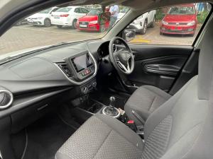 Toyota Vitz 1.0 XR manual - Image 7