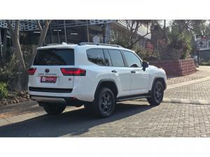 Toyota Land Cruiser 300 3.3D GR-Sport - Image 2