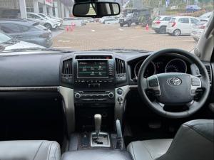 Toyota Land Cruiser 200 4.5D-4D VX - Image 6