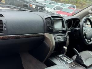 Toyota Land Cruiser 200 4.5D-4D VX - Image 7