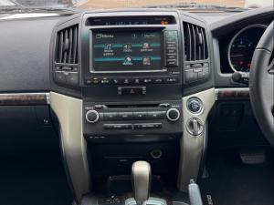 Toyota Land Cruiser 200 4.5D-4D VX - Image 14