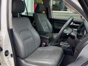 Toyota Land Cruiser 200 4.5D-4D VX - Image 16