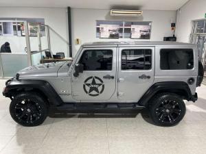 Jeep Wrangler Unltd Sahara 3.6L V6 automatic - Image 3