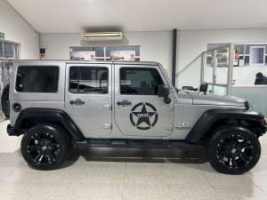 Jeep Wrangler Unltd Sahara 3.6L V6 automatic - Image 6