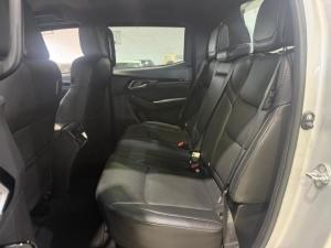 Isuzu D-Max 3.0TD double cab V-Cross - Image 10