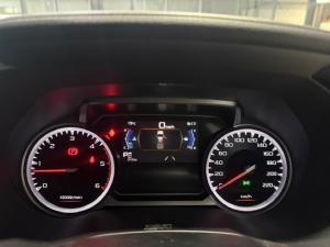 Isuzu D-Max 3.0TD double cab V-Cross - Image 9