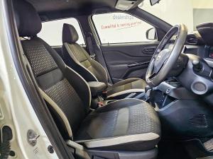 Nissan Magnite 1.0 Turbo Acenta Kuro auto - Image 9