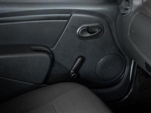 Nissan NP200 1.6i safety pack (aircon) - Image 13