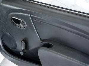 Nissan NP200 1.6i safety pack (aircon) - Image 15