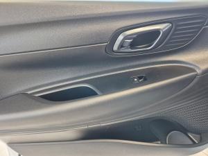 Hyundai i20 1.2 Executive - Image 20