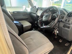 Toyota Land Cruiser 79 4.5D-4D LX V8 single cab - Image 6