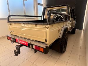 Toyota Land Cruiser 79 4.5D-4D LX V8 single cab - Image 2