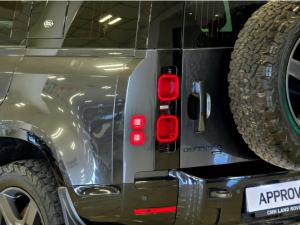 Land Rover Defender 110 D300 X-Dynamic HSE - Image 9