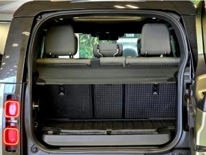 Land Rover Defender 90 D300 X-Dynamic HSE - Image 10
