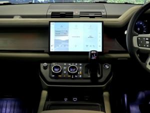 Land Rover Defender 90 D300 X-Dynamic HSE - Image 18