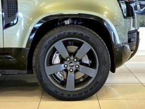 Land Rover Defender 90 D300 X-Dynamic HSE - Image 5