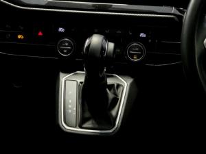 Volkswagen Caravelle 2.0BiTDI Highline 4Motion - Image 17