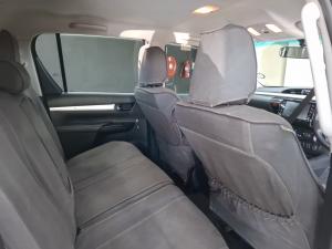 Toyota Hilux 2.8GD-6 double cab Raider auto - Image 13