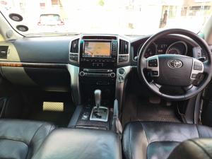 Toyota Land Cruiser 200 4.5D-4D V8 VX - Image 6