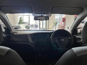 Hyundai i20 1.4 Motion auto - Image 10