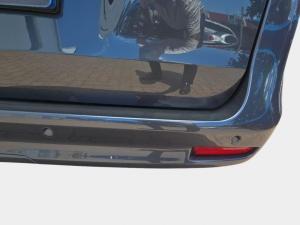 Mercedes-Benz V-Class V300d Avantgarde AMG Line - Image 10