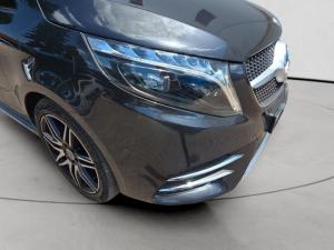 Mercedes-Benz V-Class V300d Avantgarde AMG Line - Image 11