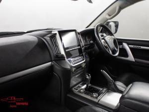 Toyota Land Cruiser 200 4.5D-4D V8 VX-R - Image 7