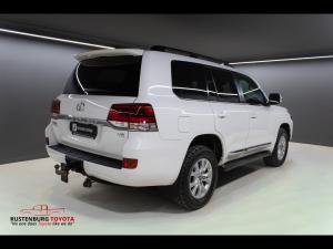 Toyota Land Cruiser 200 4.5D-4D V8 VX-R - Image 2