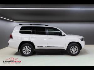 Toyota Land Cruiser 200 4.5D-4D V8 VX-R - Image 3