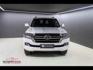 Toyota Land Cruiser 200 4.5D-4D V8 VX-R - Image 4